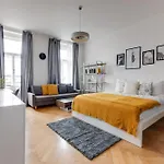 Stylish Quiet 2Bds Rooms Flat Letna Park - U14